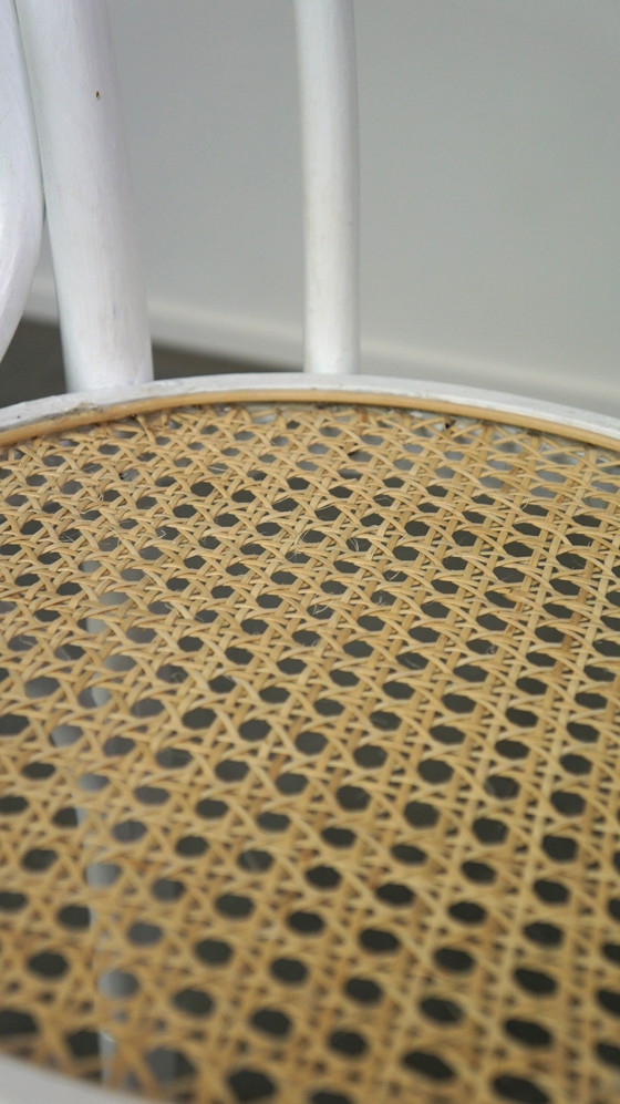 Image 1 of Wit geschilderde originele Thonet stoel model nr. 18