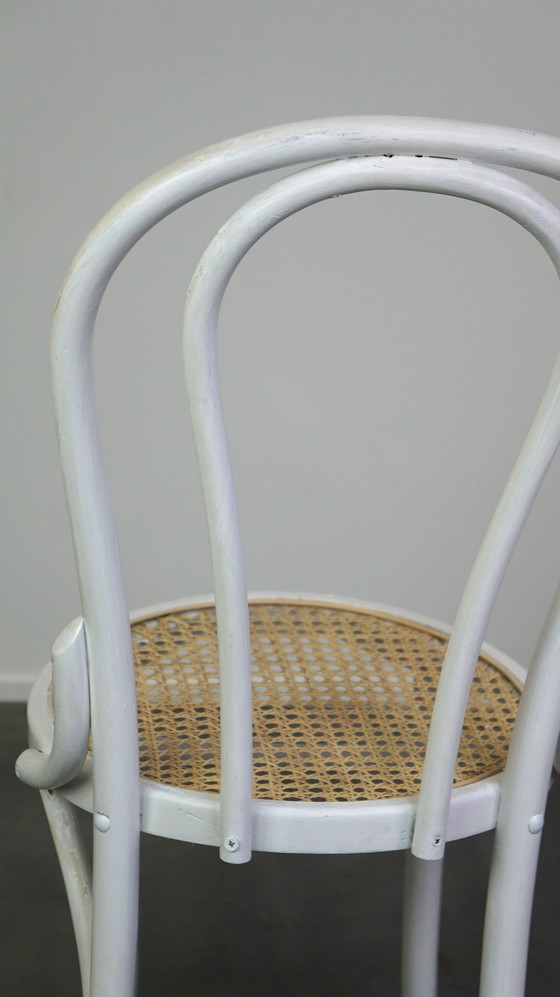 Image 1 of Wit geschilderde originele Thonet stoel model nr. 18