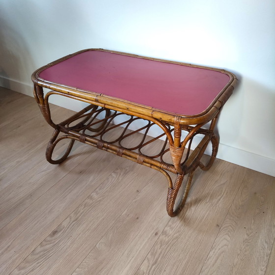 Image 1 of Vintage rotan salontafel / bijzettafel met rood blad