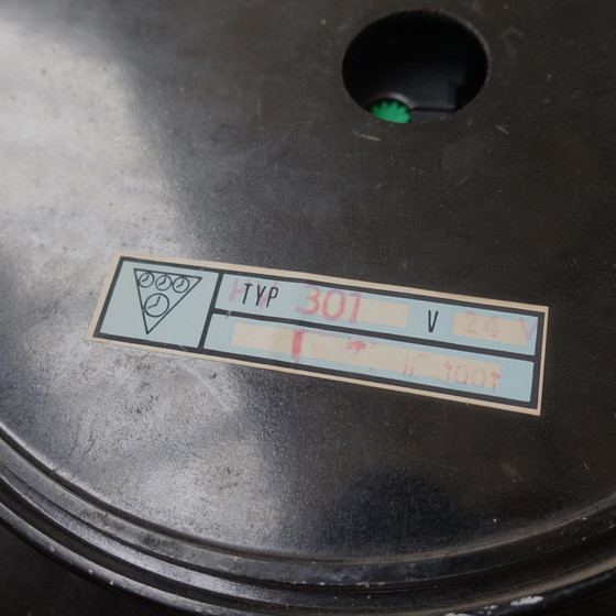 Image 1 of Vintage Industriële Zwarte Pragotron Klok