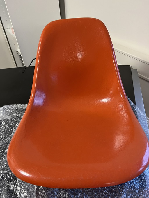 4x Originele Vitra Eames Glasvezel Kuipjes