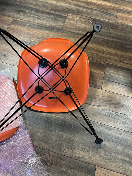 4x Originele Vitra Eames Glasvezel Kuipjes