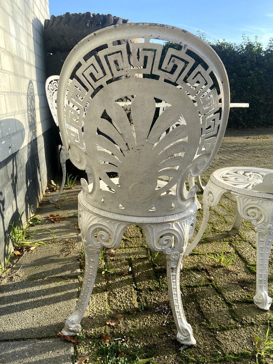 Image 1 of 4 Stoelen En Tafel, Klassieke Aluminium Tuinset, Wit Gelakt.