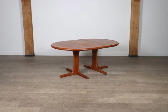 Image 1 of Uitschuifbare ronde tot ovale eettafel in teak, Denemarken 1960S