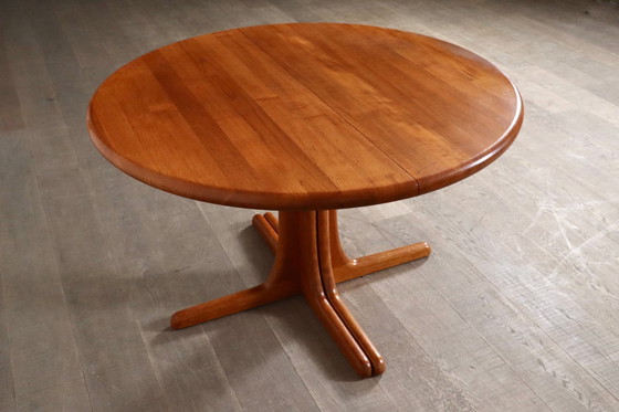 Image 1 of Uitschuifbare ronde tot ovale eettafel in teak, Denemarken 1960S