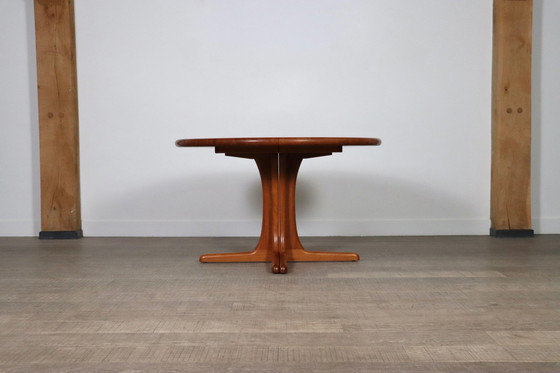 Image 1 of Uitschuifbare ronde tot ovale eettafel in teak, Denemarken 1960S