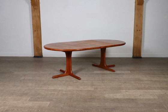 Image 1 of Uitschuifbare ronde tot ovale eettafel in teak, Denemarken 1960S