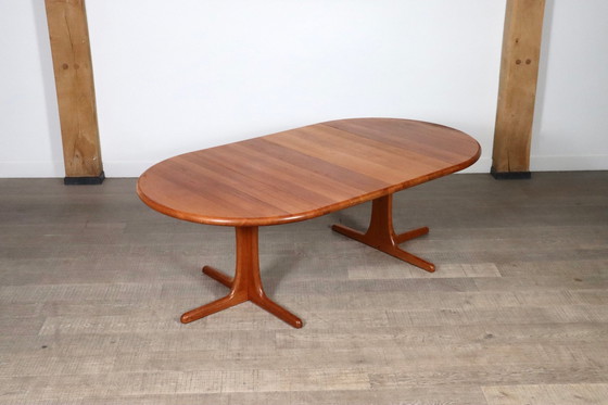 Image 1 of Uitschuifbare ronde tot ovale eettafel in teak, Denemarken 1960S