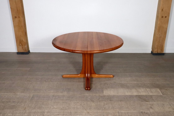 Image 1 of Uitschuifbare ronde tot ovale eettafel in teak, Denemarken 1960S