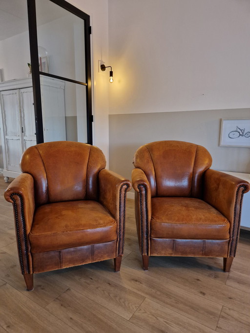 2x Vintage schapenleren fauteuils