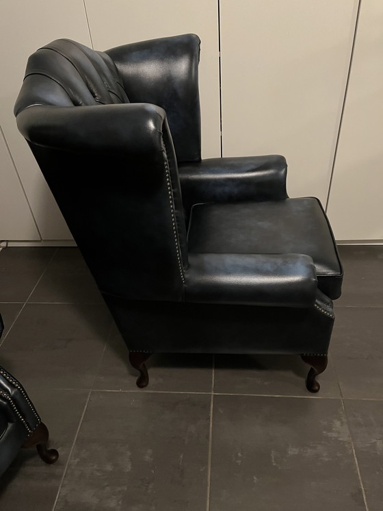 Image 1 of 2X Chesterfield Fauteuil In Blauw Leer.