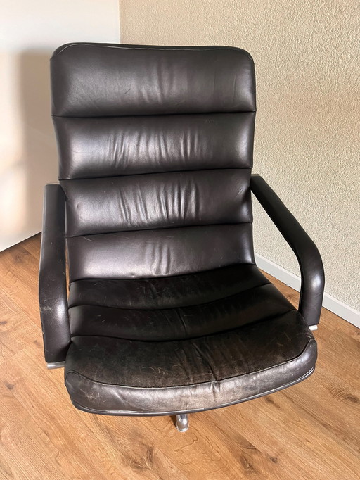 Artifort Fauteuil 141 - Draai Onderstel - Zwart Leer