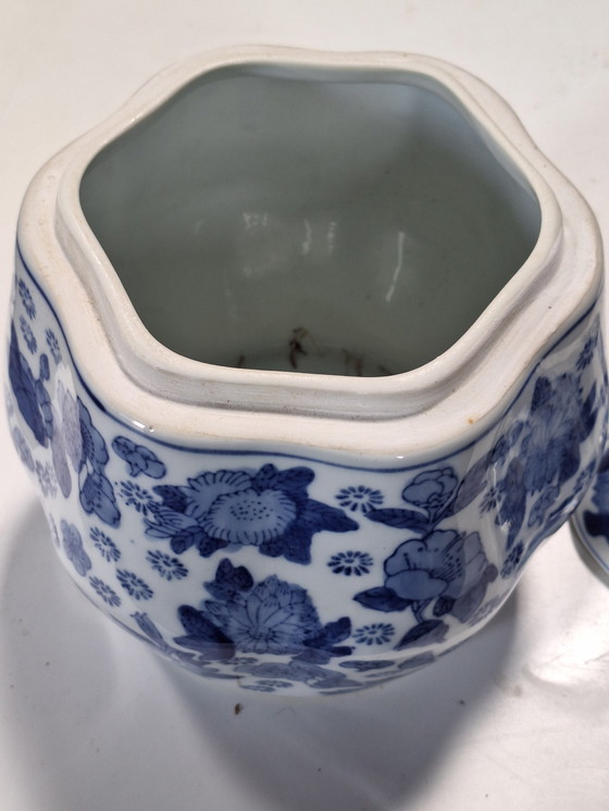 Image 1 of Grote Blauw En Witte Porseleinen Pot Met Deksel