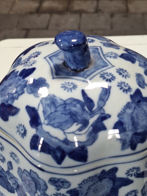 Image 1 of Grote Blauw En Witte Porseleinen Pot Met Deksel