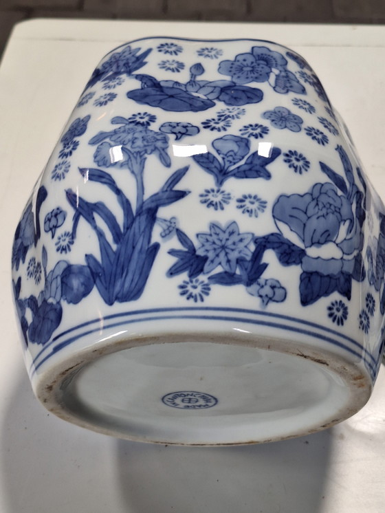 Image 1 of Grote Blauw En Witte Porseleinen Pot Met Deksel