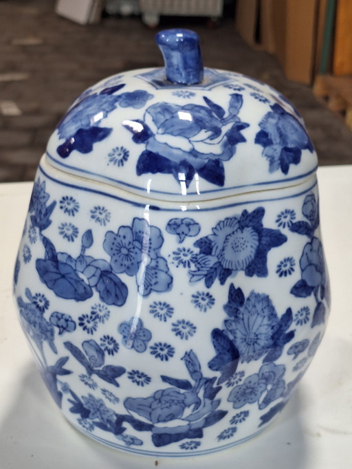 Grote Blauw En Witte Porseleinen Pot Met Deksel