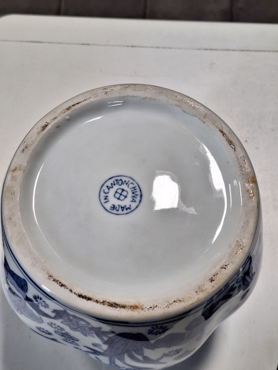 Image 1 of Grote Blauw En Witte Porseleinen Pot Met Deksel