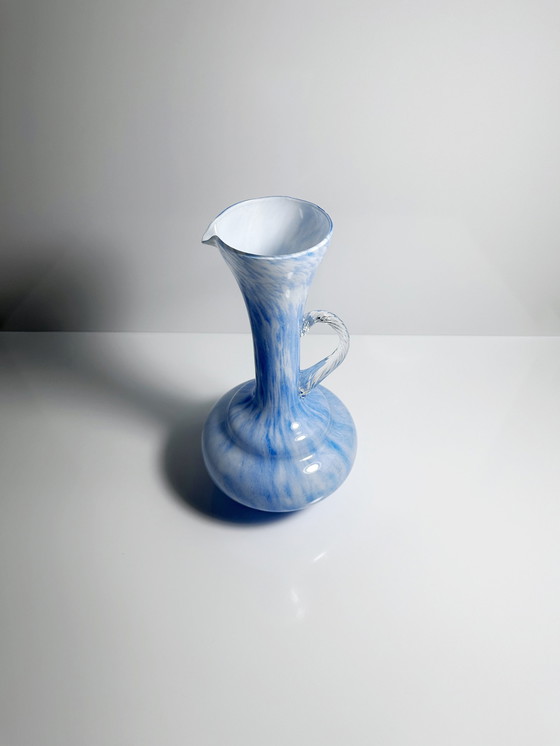 Image 1 of Italiaanse handvat bloemenvaas 1970 Murano 70s blauw wit glas gemarmerd Carlo Moretti