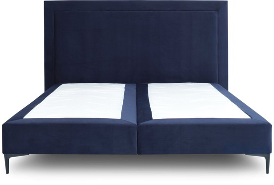 Image 1 of Matt Sleeps Boxspring