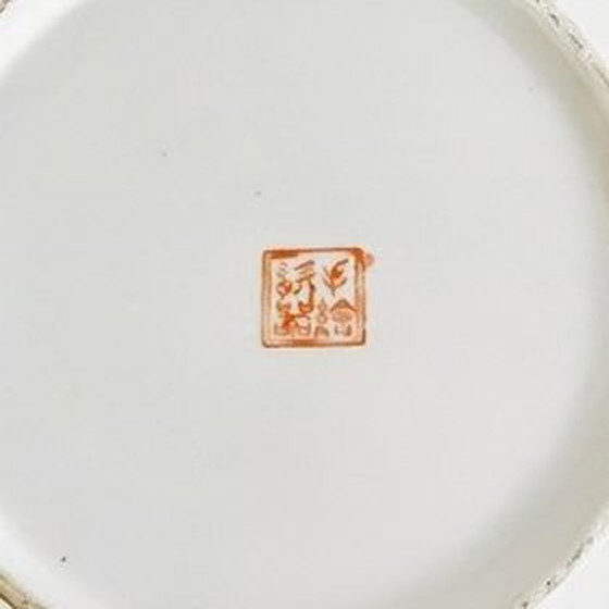 Image 1 of Vintage Chinese handgeschilderde theebus porselein pastel 1960's