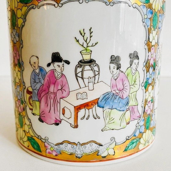 Image 1 of Vintage Chinese handgeschilderde theebus porselein pastel 1960's