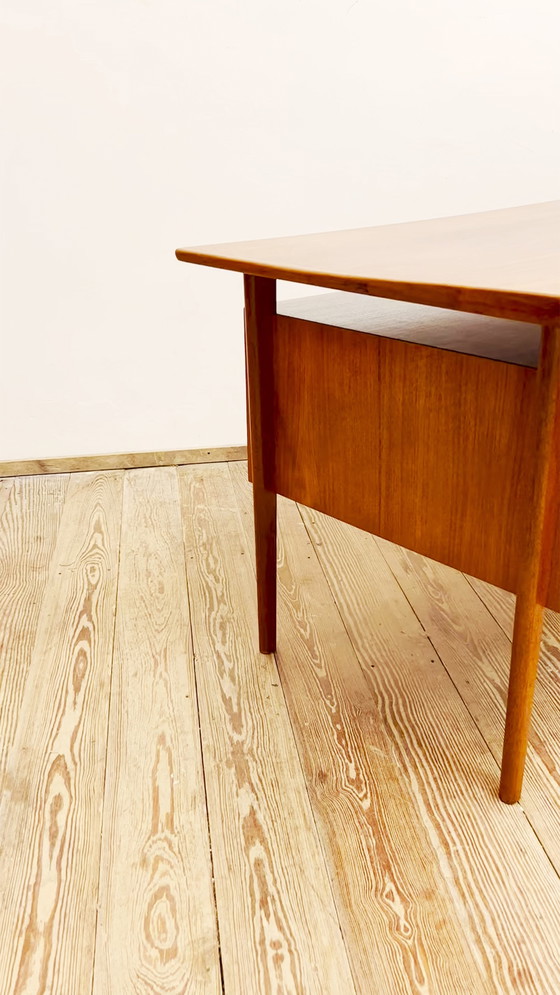 Image 1 of Deens bureau Mid-Century in teakhout door Peter Løvig Nielsen voor Hedensted Møbelfabrik, 1976