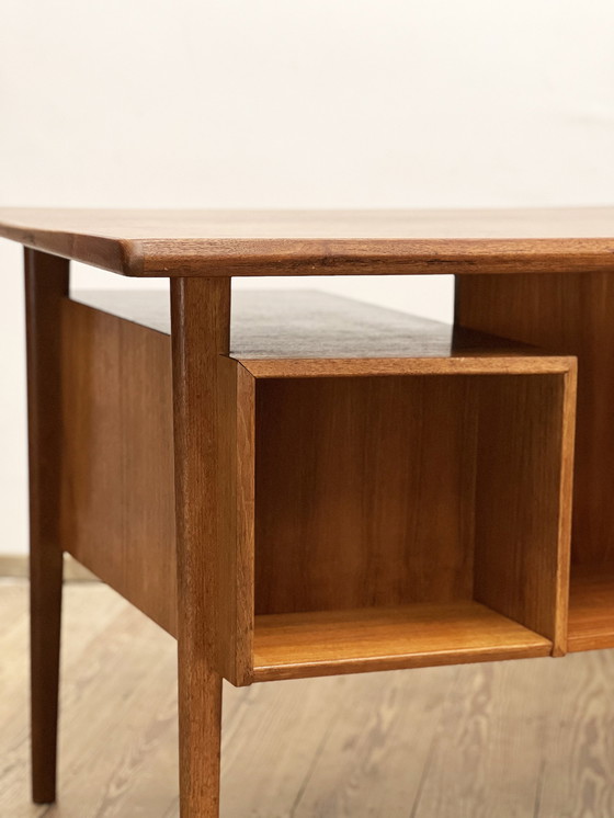 Image 1 of Deens bureau Mid-Century in teakhout door Peter Løvig Nielsen voor Hedensted Møbelfabrik, 1976