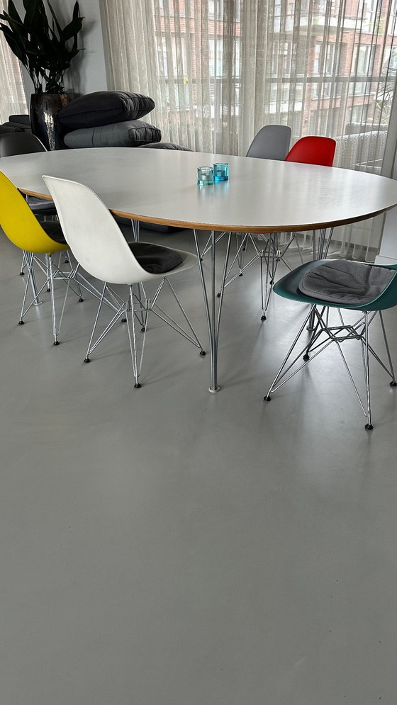 Image 1 of 6x Eames Stoel + eettafel met Fritz Hansen poten