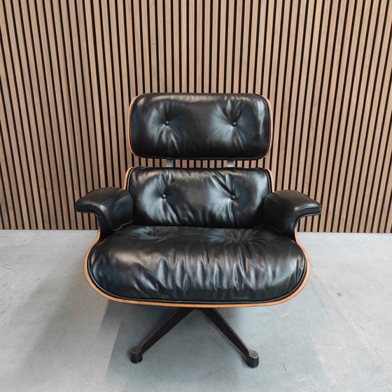 Image 1 of Vitra Eames Lounge chair 