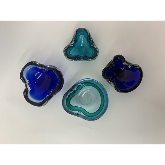 Image 1 of Set van 4 mid century blauwe Murano glazen kommen, 1970