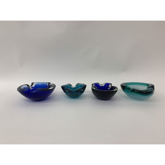 Image 1 of Set van 4 mid century blauwe Murano glazen kommen, 1970