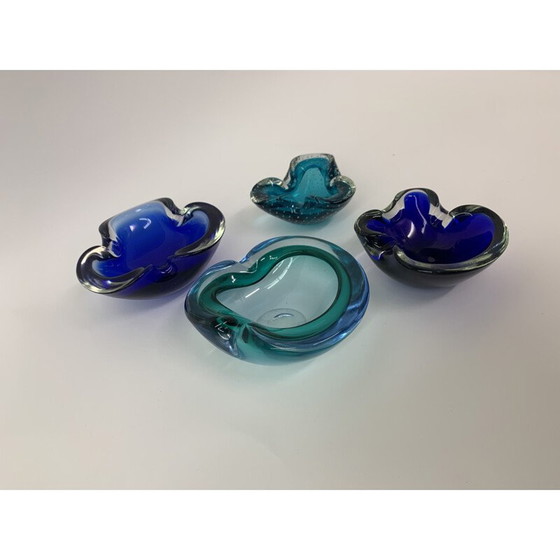 Image 1 of Set van 4 mid century blauwe Murano glazen kommen, 1970