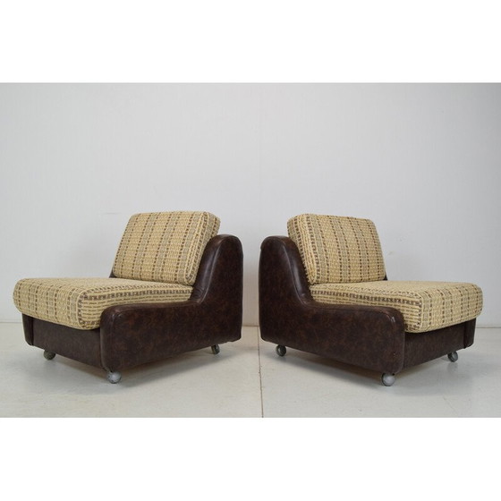 Image 1 of Paar mid-century kunstleren fauteuils op wielen, Tsjecho-Slowakije 1970
