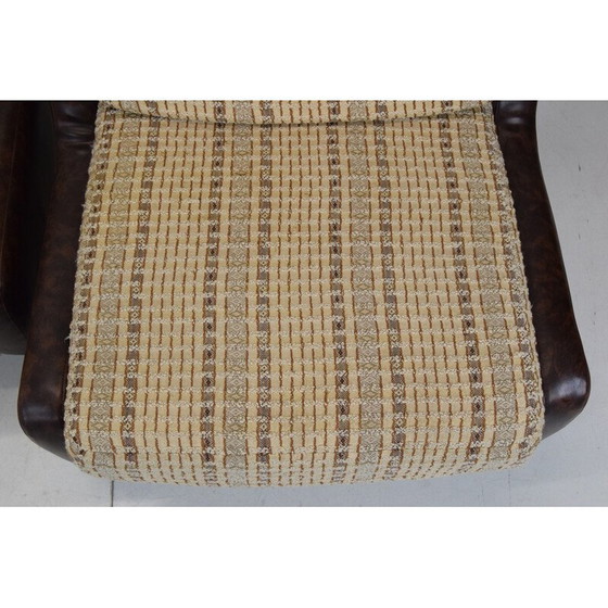 Image 1 of Paar mid-century kunstleren fauteuils op wielen, Tsjecho-Slowakije 1970