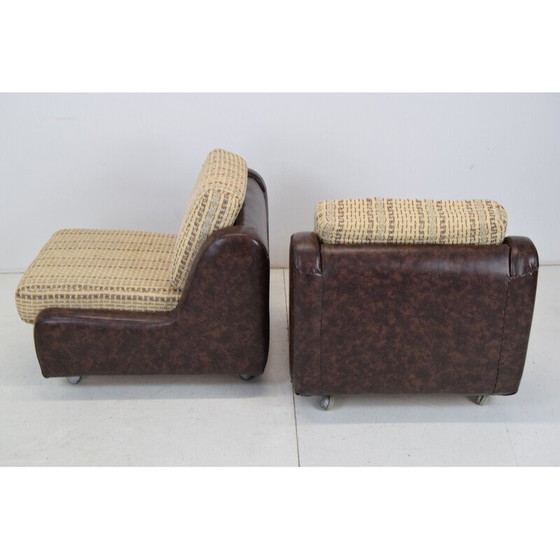 Image 1 of Paar mid-century kunstleren fauteuils op wielen, Tsjecho-Slowakije 1970