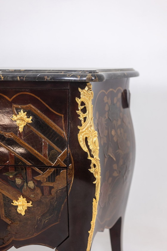 Image 1 of Commode van lak en marmer. Uit de jaren 1950.