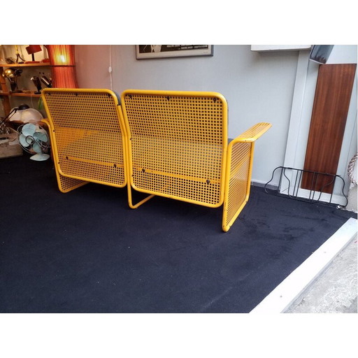 Vintage geperforeerde metalen bank en salontafel uit 1969