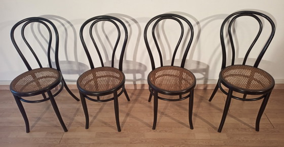 Image 1 of Eetkamerstoelen van gebogen beukenhout in de stijl van Thonet, Italië, set van 4