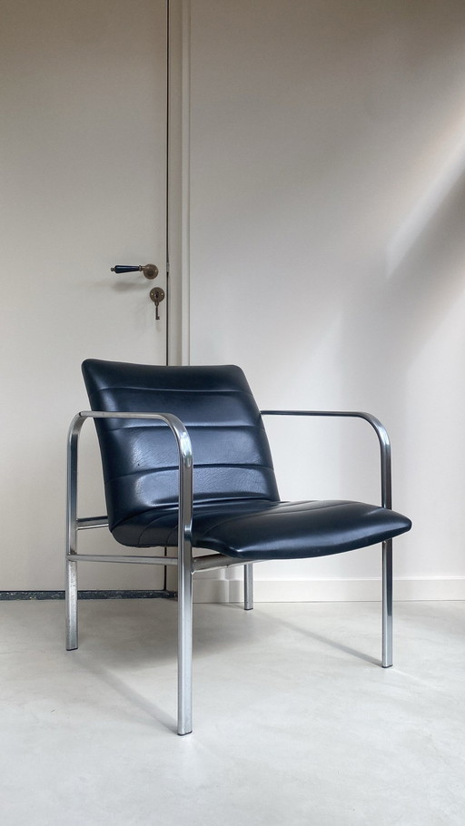 Vintage Chromen Fauteuil Met Zwart Leren Zitting