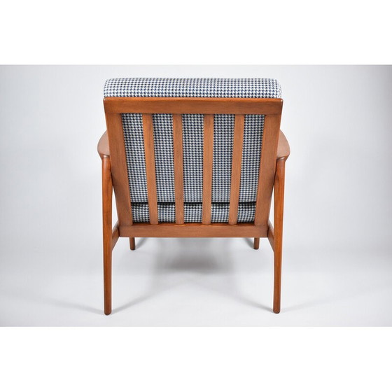 Image 1 of Vintage houndstooth fauteuil in teakhoutbeits en stof voor Swarzędz, 1960