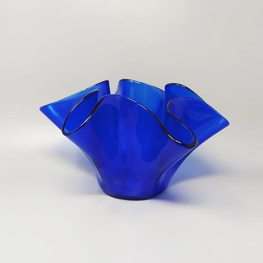 Blauwe vaas "Fazzoletto" van Dogi in Murano glas uit 1970. Gemaakt in Italië