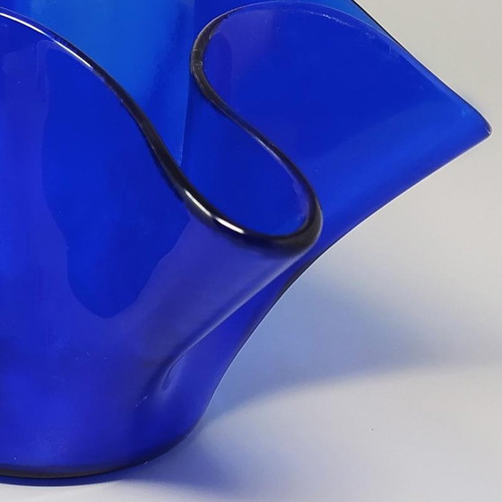 Image 1 of Blauwe vaas "Fazzoletto" van Dogi in Murano glas uit 1970. Gemaakt in Italië