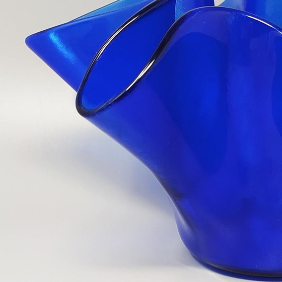 Image 1 of Blauwe vaas "Fazzoletto" van Dogi in Murano glas uit 1970. Gemaakt in Italië