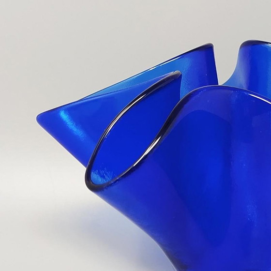 Image 1 of Blauwe vaas "Fazzoletto" van Dogi in Murano glas uit 1970. Gemaakt in Italië