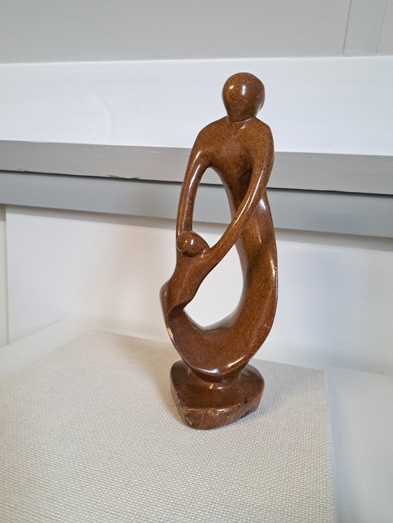 Image 1 of Sculptuur Ouder En Kind