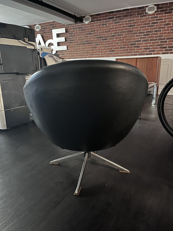 Image 1 of 2x Egg Fauteuils Zwart Skaï