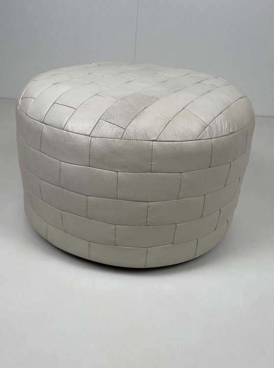 Image 1 of Vintage beige crème patchwork echt leren poef 