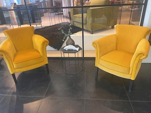 2x Engelse fauteuil velours goudgeel