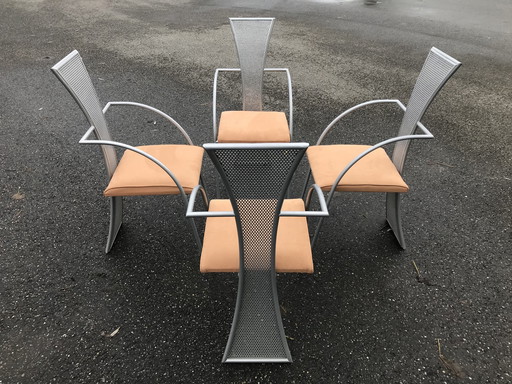 Set Van 4 Memphis Stijl Eetkamerstoelen Van Geperforeerd Metaal