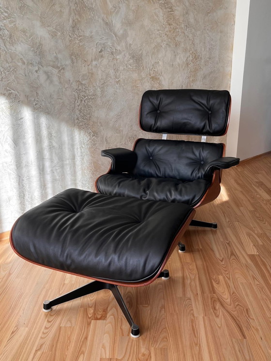 Image 1 of Vitra - Loungestoel Met Ottoman - 670 Loungestoel - Charles & Ray Eames